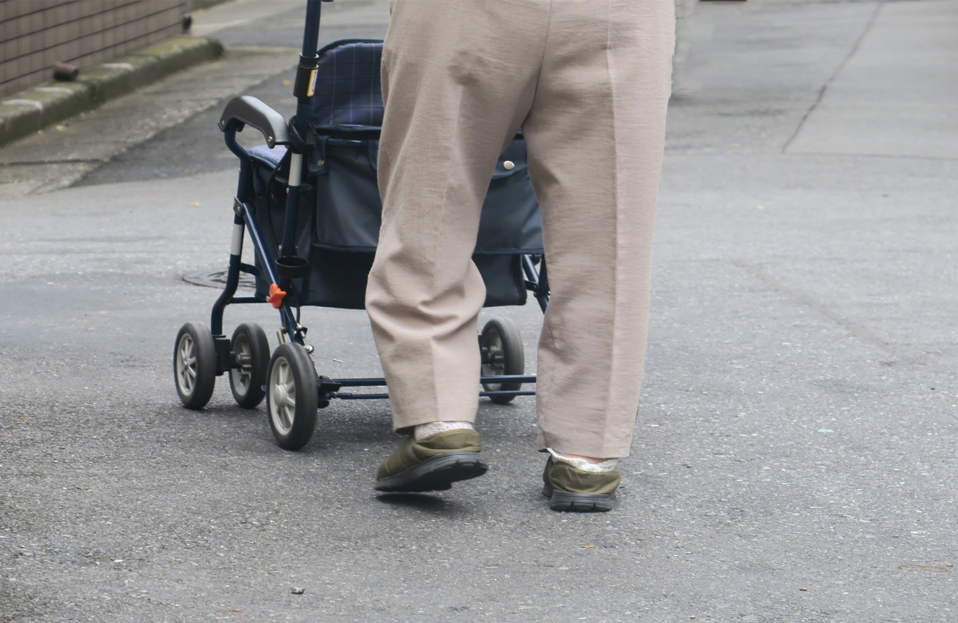 足の痛みイメージ